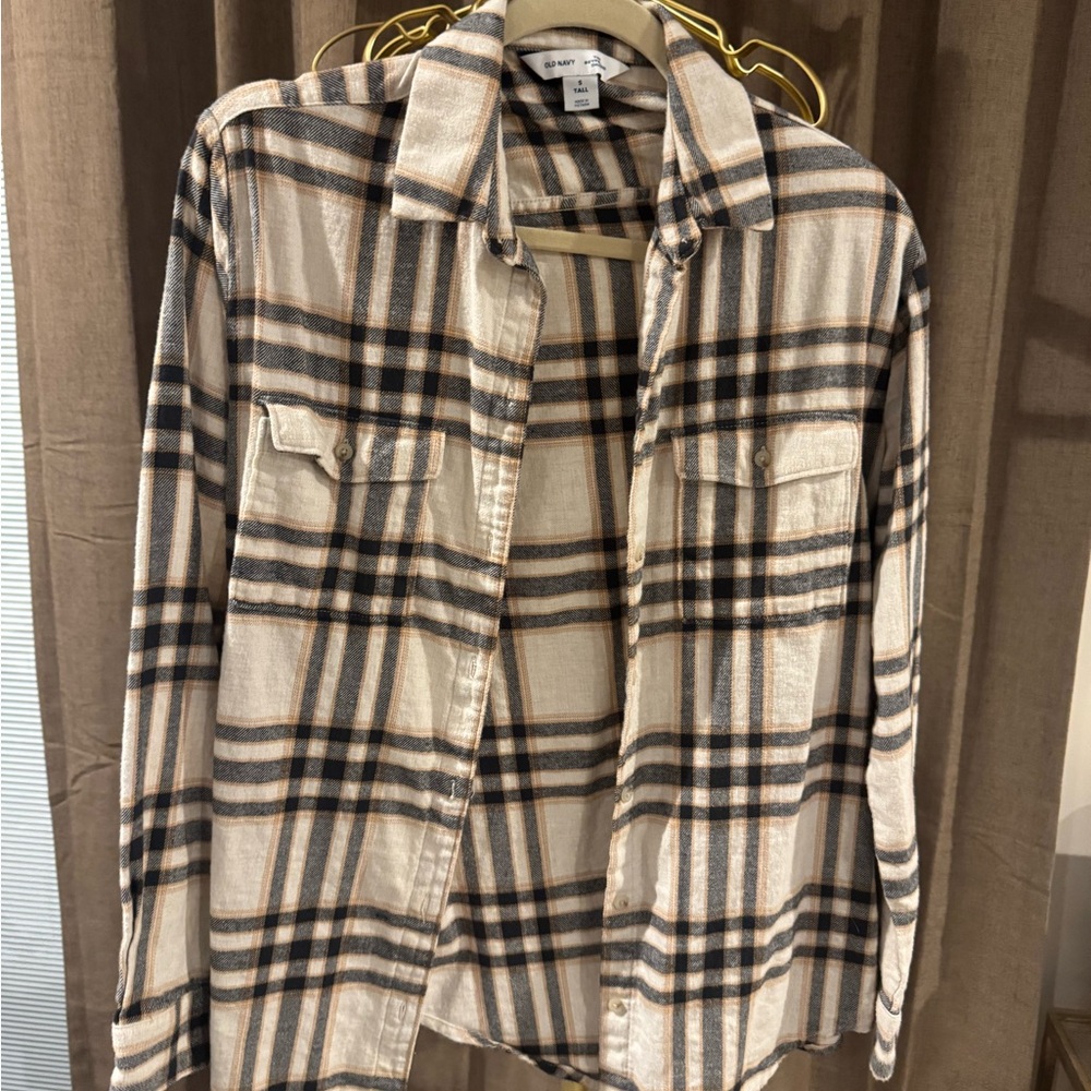 Old Navy Women’s Boyfriend fit Casual Plaid Shirt - Cream brown and Black